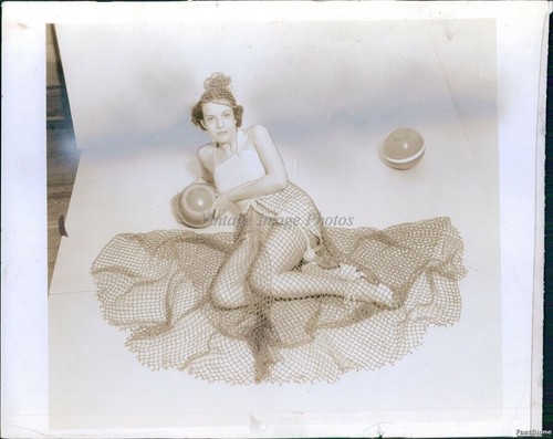 1956 photo model - 1956, pique